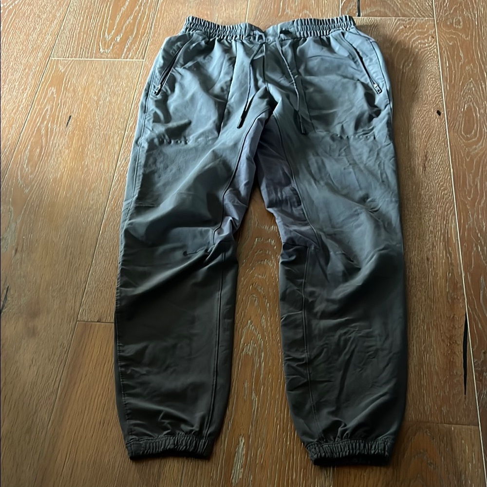 Lululemon Athletica Gray Sweatpants with Elastic Waistband